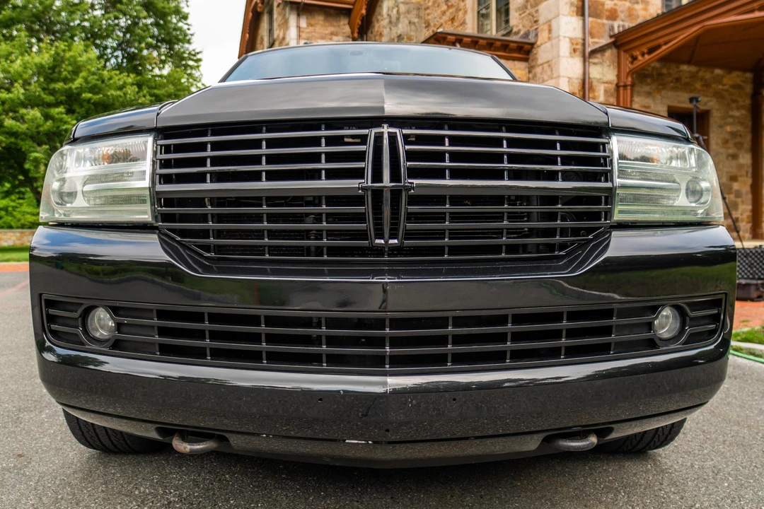 2013 Lincoln Navigator 3rd Gen - Image 2 of 31