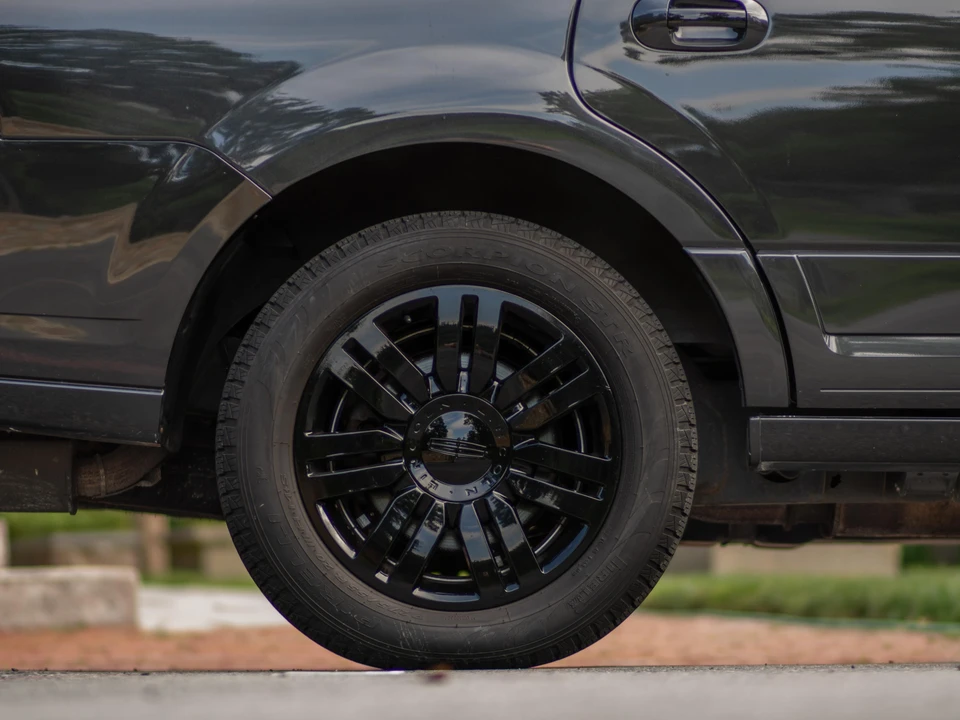 2013 Lincoln Navigator 3rd Gen - Image 24 of 31