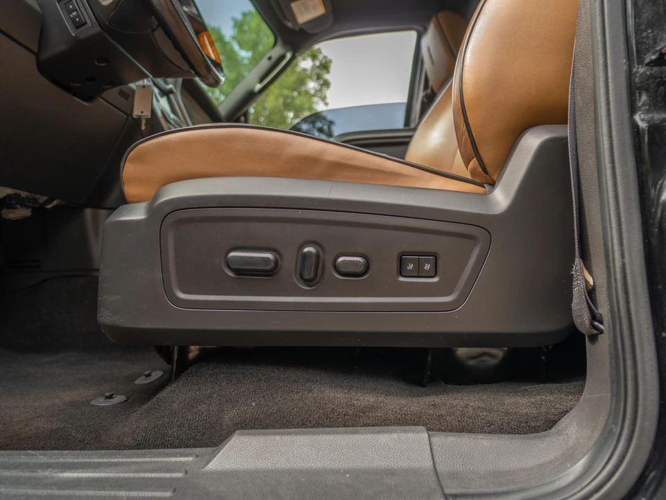2013 Lincoln Navigator 3rd Gen - Image 30 of 31