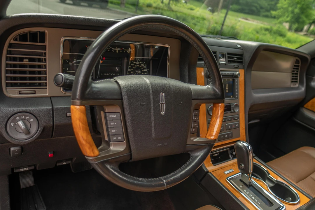 2013 Lincoln Navigator 3rd Gen - Image 25 of 31