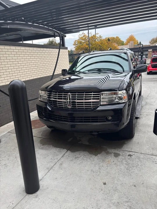 2013 Lincoln Navigator 3rd Gen - Image 2 of 15