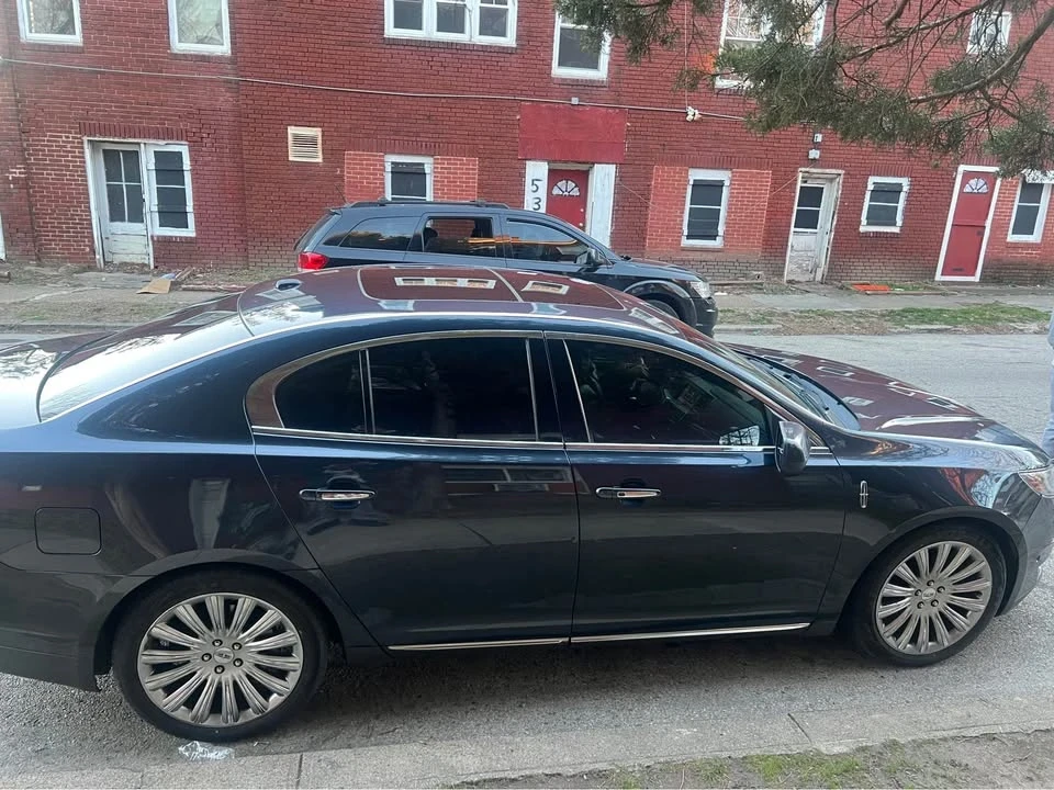 2013 Lincoln MKS - Image 2 of 4