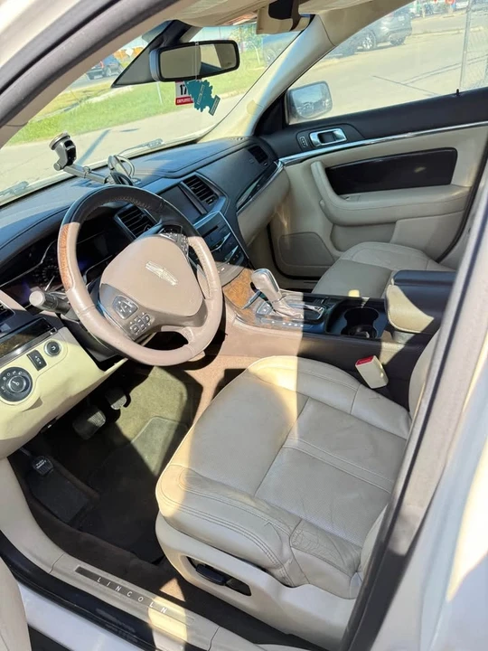 2013 Lincoln MKS - Image 4 of 12