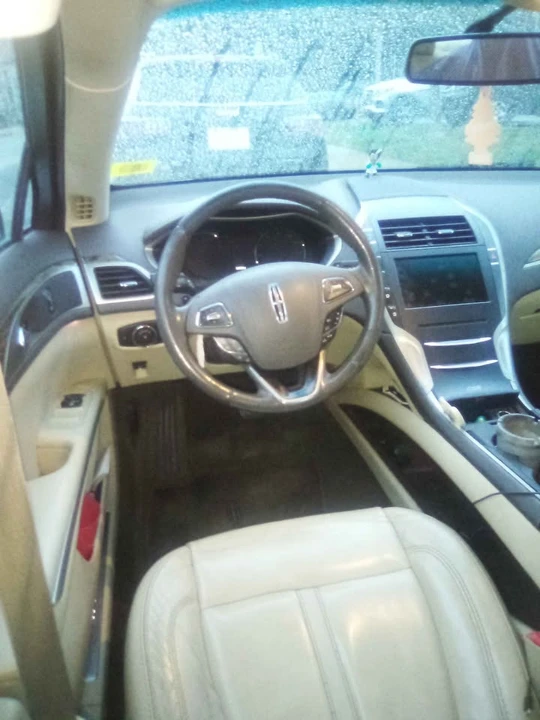 2013 Lincoln MKS - Image 2 of 8