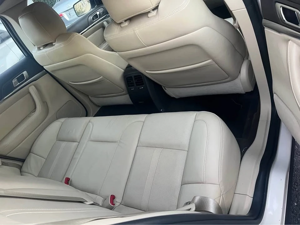 2013 Lincoln MKS - Image 10 of 15