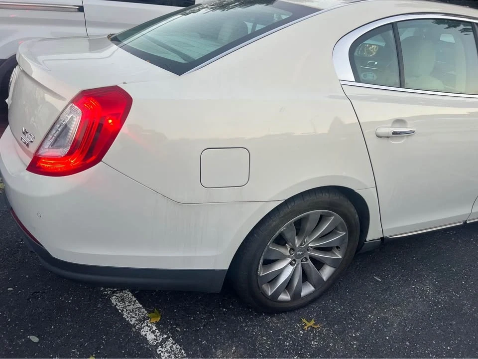 2013 Lincoln MKS - Image 11 of 15