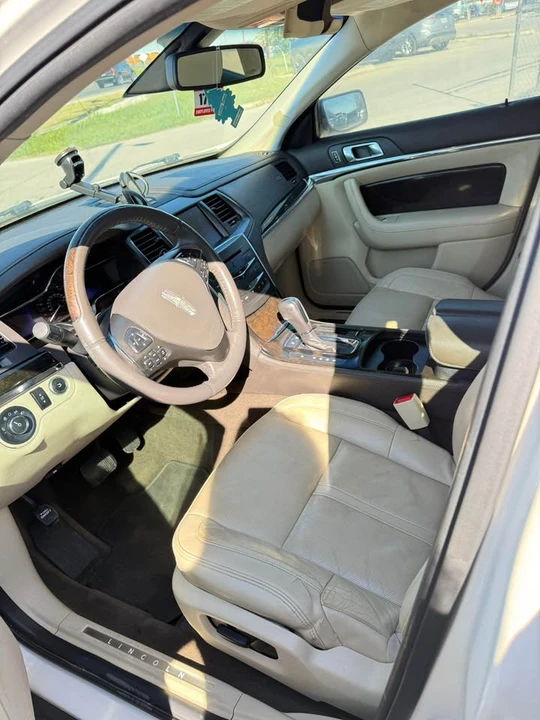 2013 Lincoln MKS - Image 9 of 11