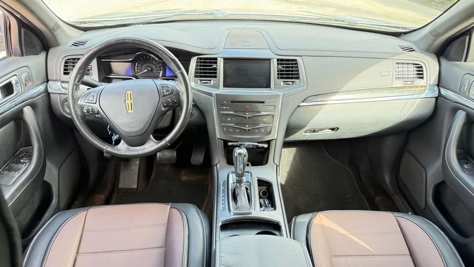 2013 Lincoln MKS - Image 8 of 18