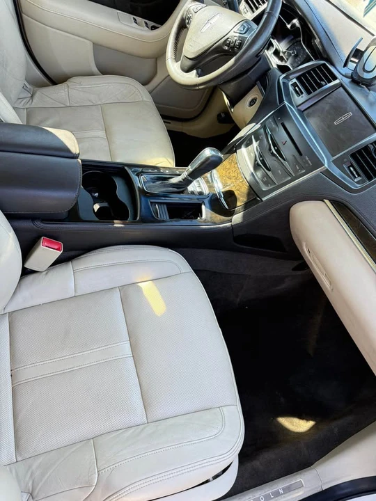 2013 Lincoln MKS - Image 8 of 11