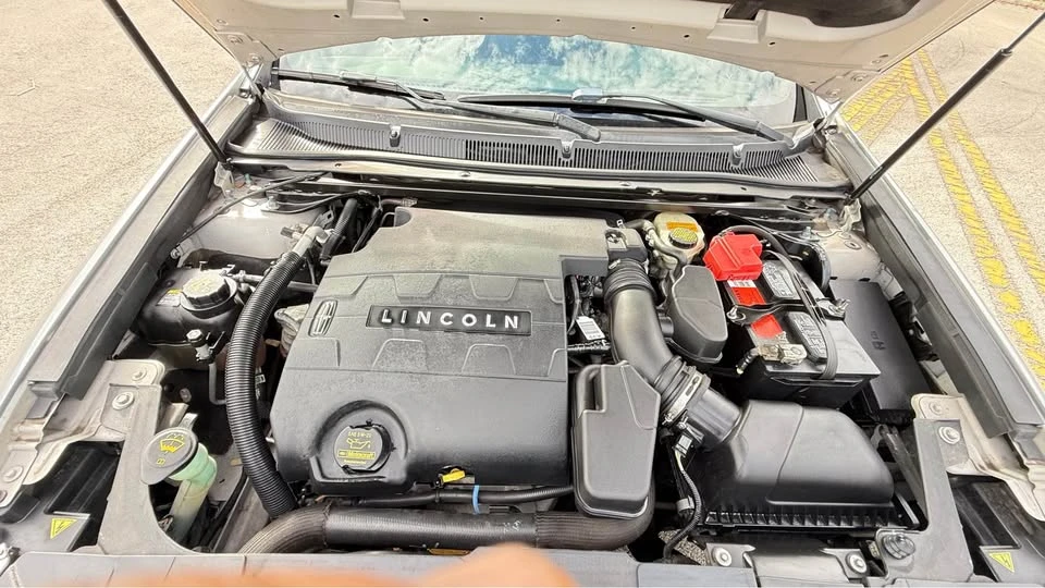 2013 Lincoln MKS - Image 15 of 18