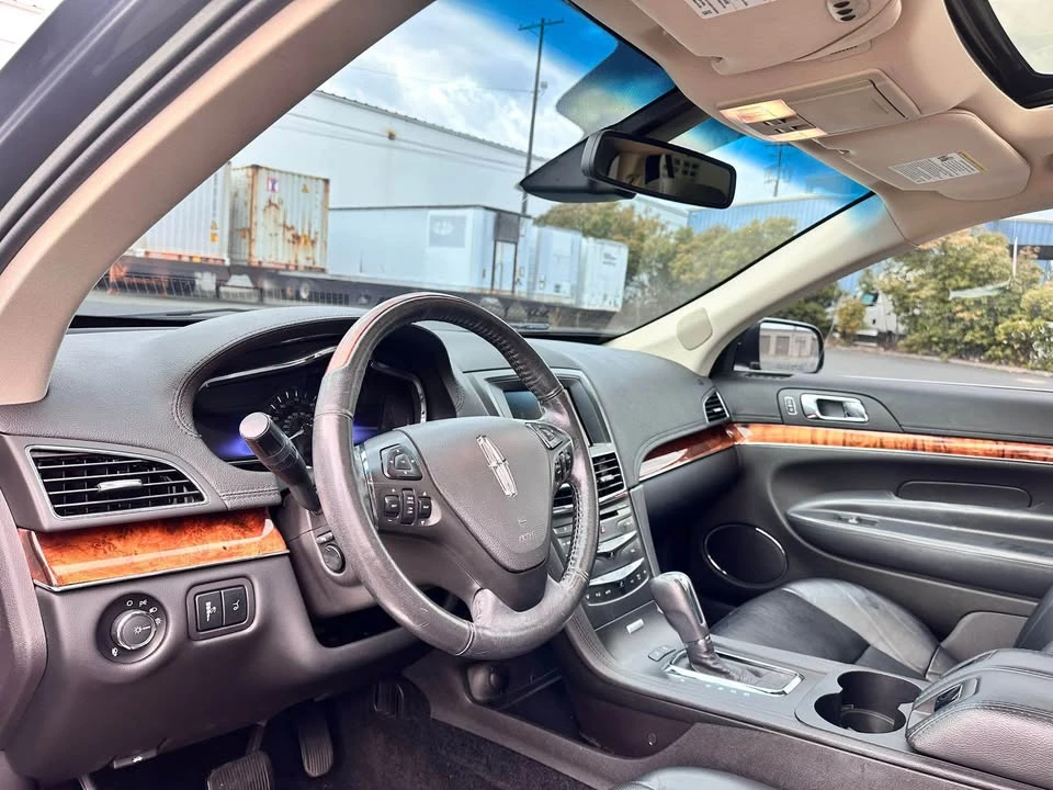 2013 Lincoln MKT - Image 9 of 16