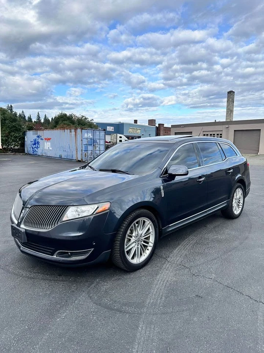 2013 Lincoln MKT - Image 2 of 16