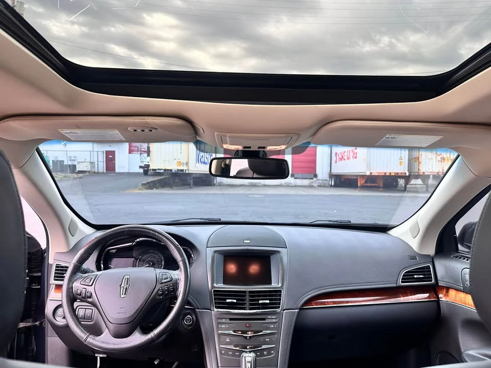 2013 Lincoln MKT - Image 11 of 16