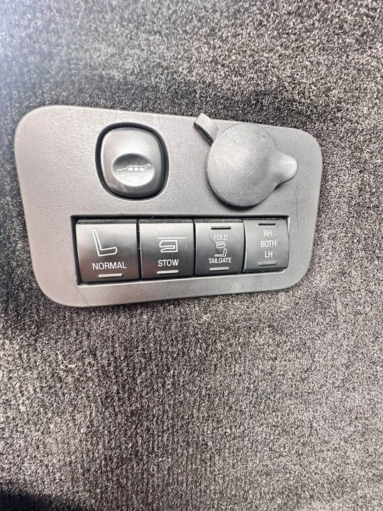 2013 Lincoln MKT - Image 13 of 16