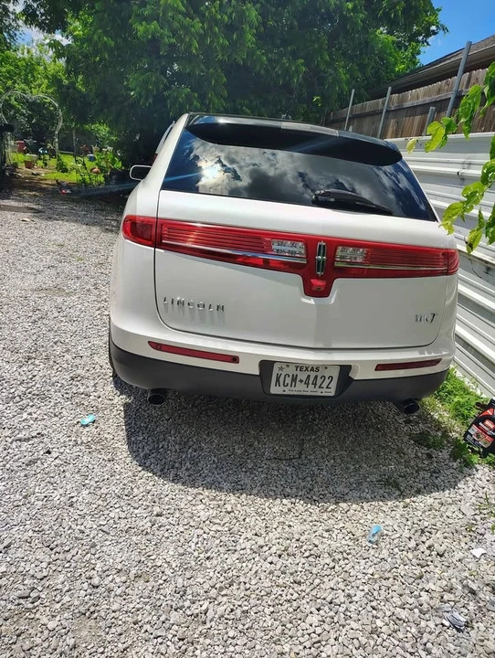 2013 Lincoln MKT - Image 2 of 2