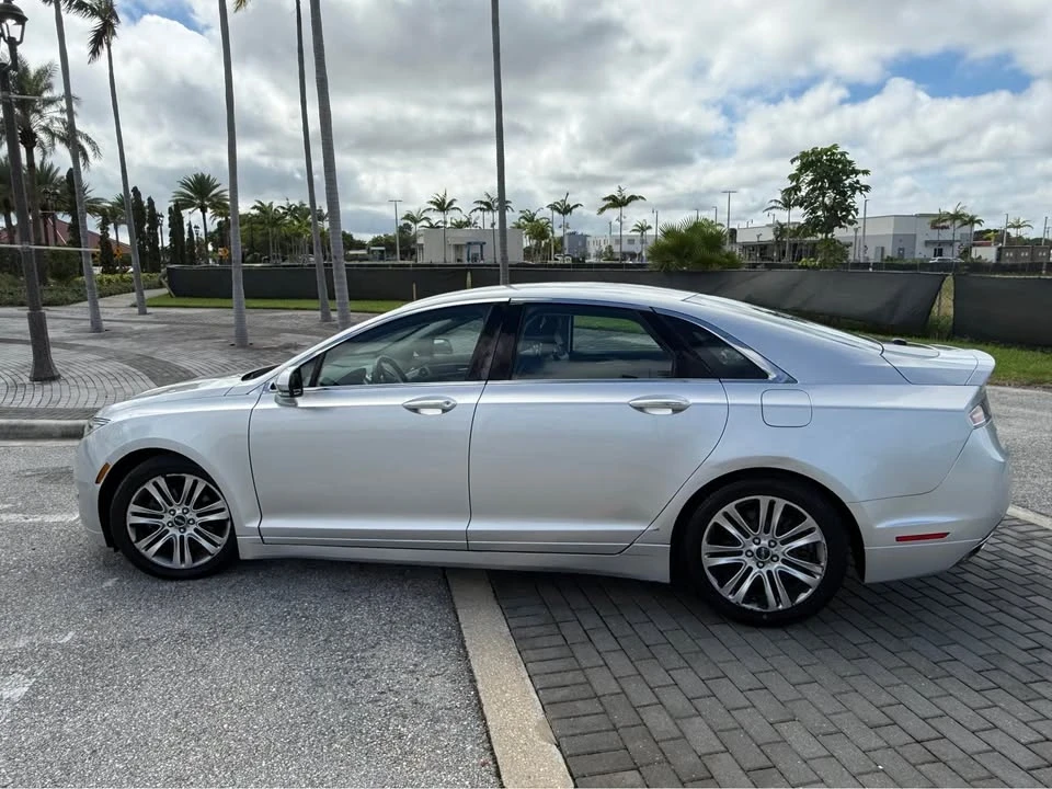 2013 Lincoln MKZ - Image 10 of 20