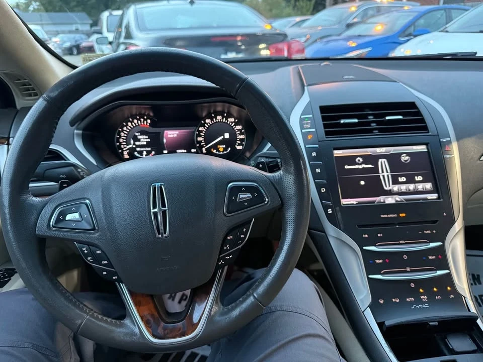 2013 Lincoln MKZ - Image 10 of 12