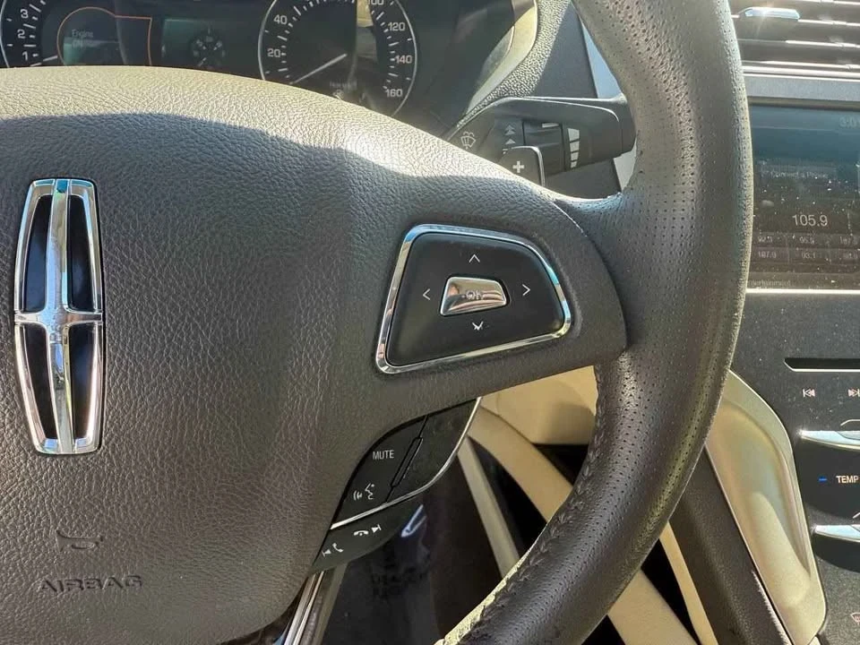 2013 Lincoln MKZ - Image 18 of 20