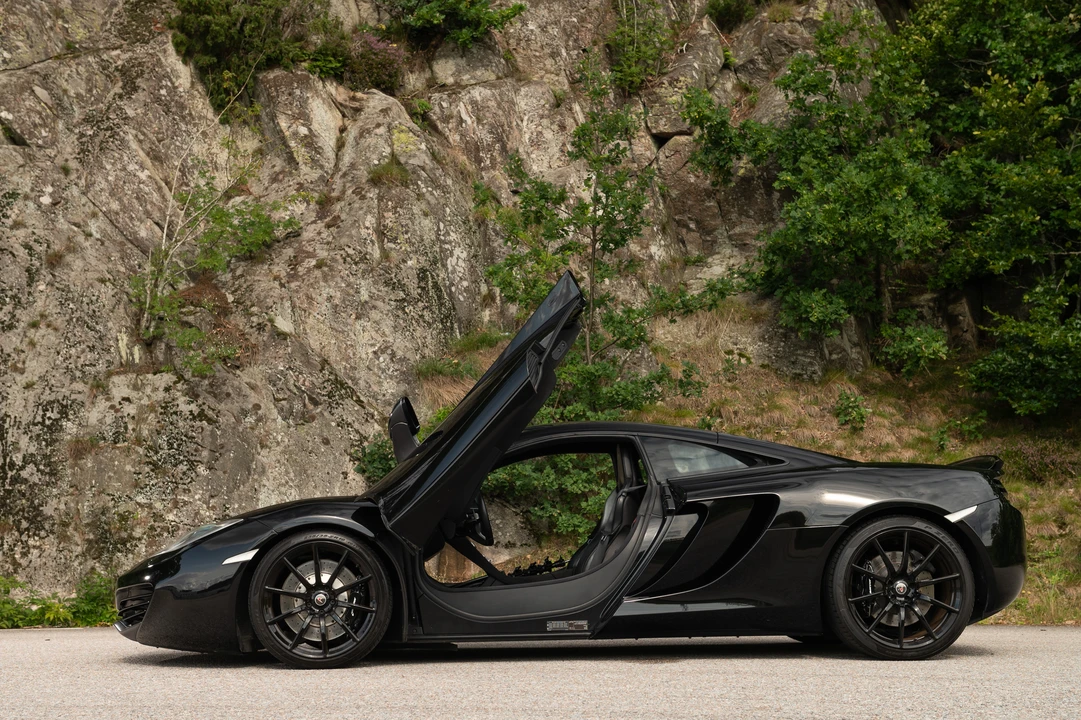 2013 McLaren MP4-12C - Image 13 of 31