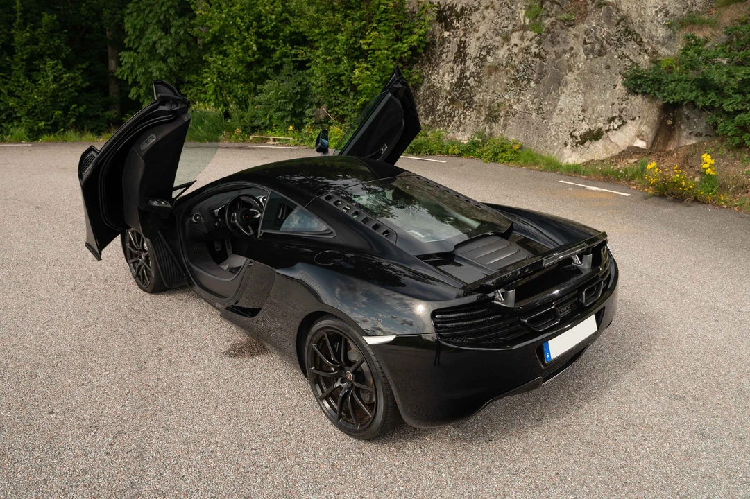 2013 McLaren MP4-12C - Image 15 of 31
