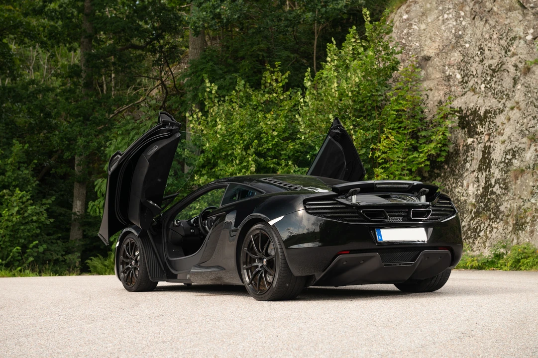 2013 McLaren MP4-12C - Image 14 of 31