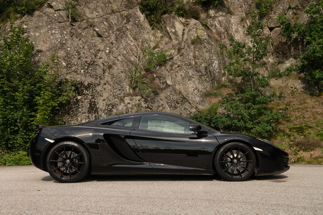 2013 McLaren MP4-12C - Image 10 of 31