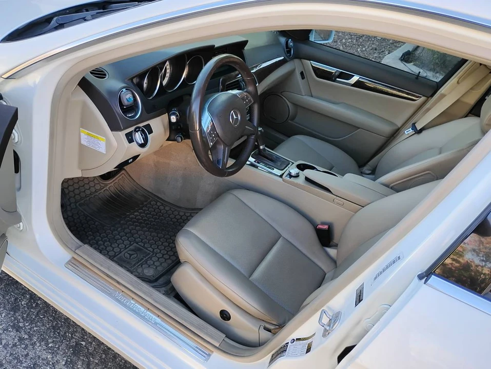 2013 Mercedes-Benz W204 C-Class - Image 11 of 19