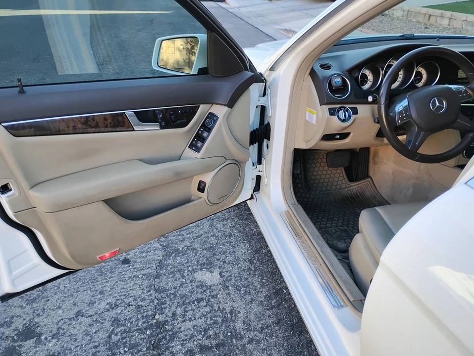 2013 Mercedes-Benz W204 C-Class - Image 13 of 19