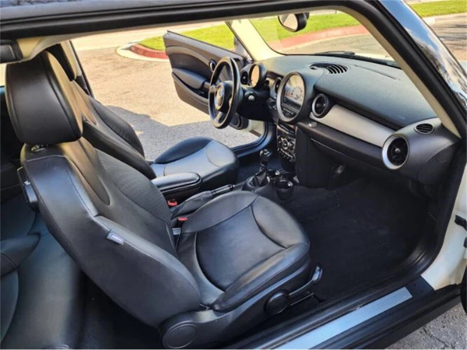 2013 Mini Clubman 1st Gen - Image 15 of 20