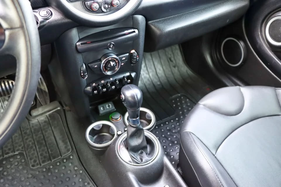 2013 Mini Coupe & Roadster - Image 17 of 19