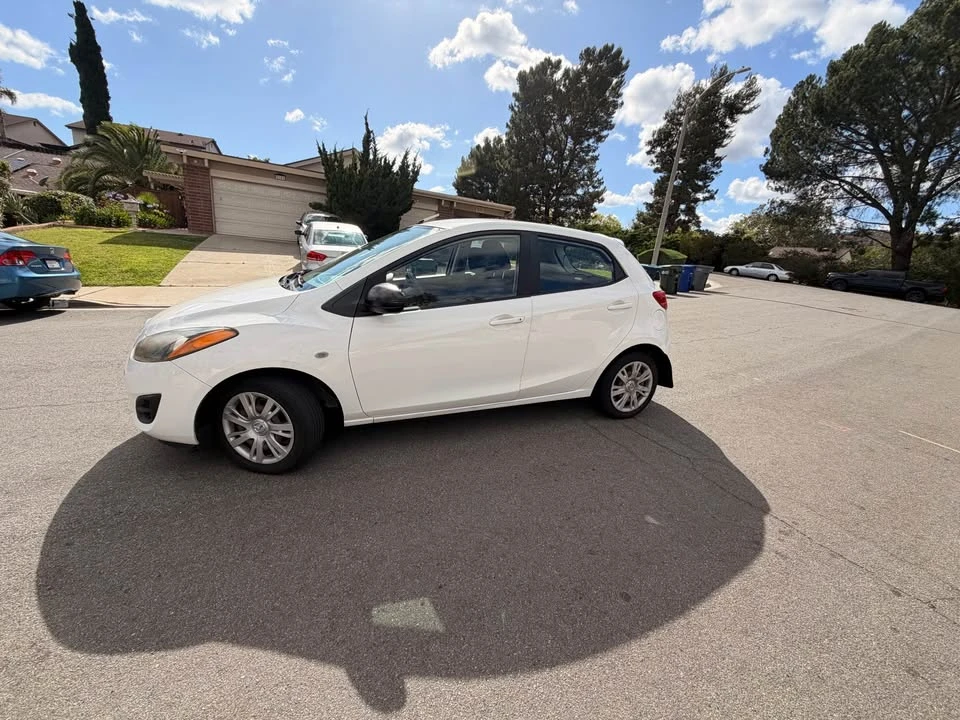 2013 Mazda Mazda 2 2nd Gen - Image 10 of 18