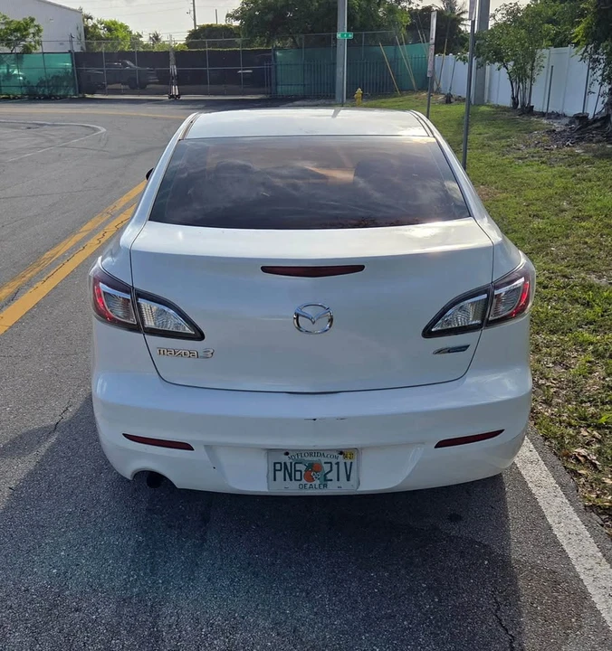 2013 Mazda Mazda 3 2nd Gen - Image 15 of 18