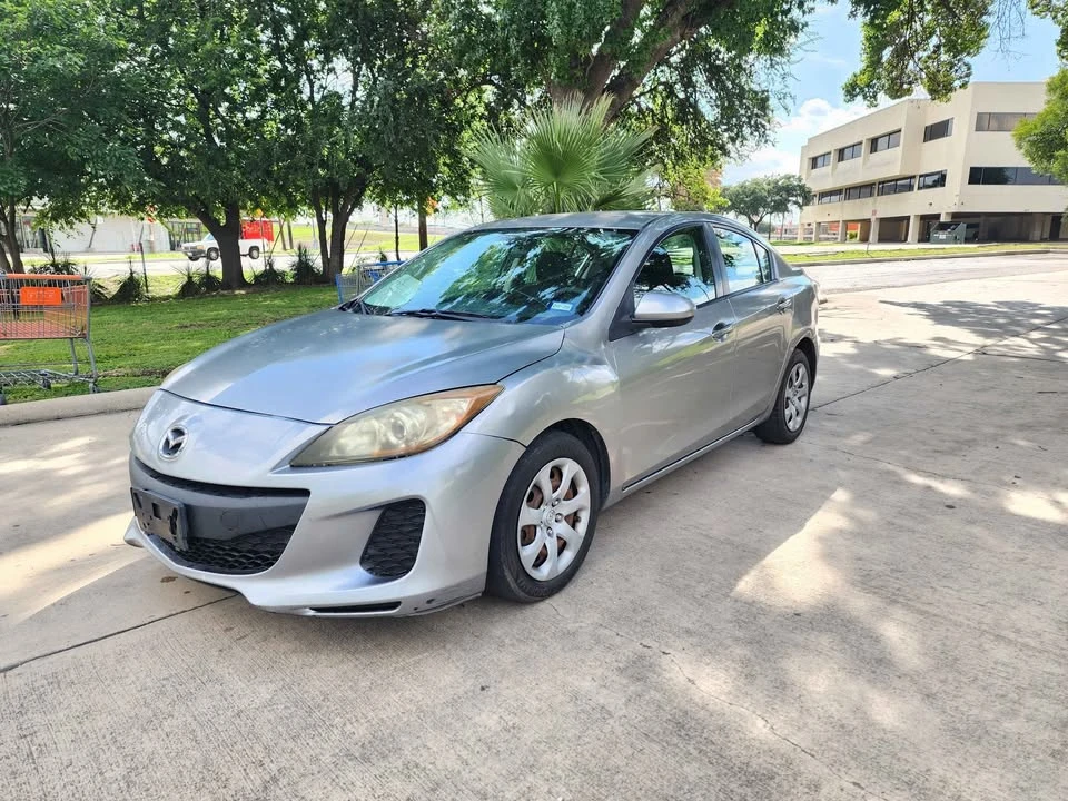2013 Mazda Mazda 3 2nd Gen - Image 2 of 15
