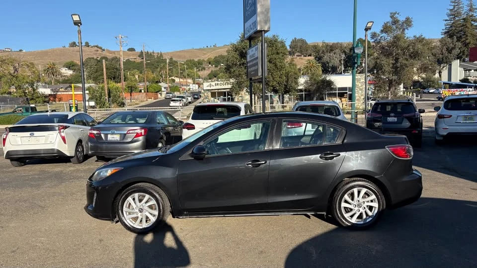 2013 Mazda Mazda 3 2nd Gen - Image 2 of 16