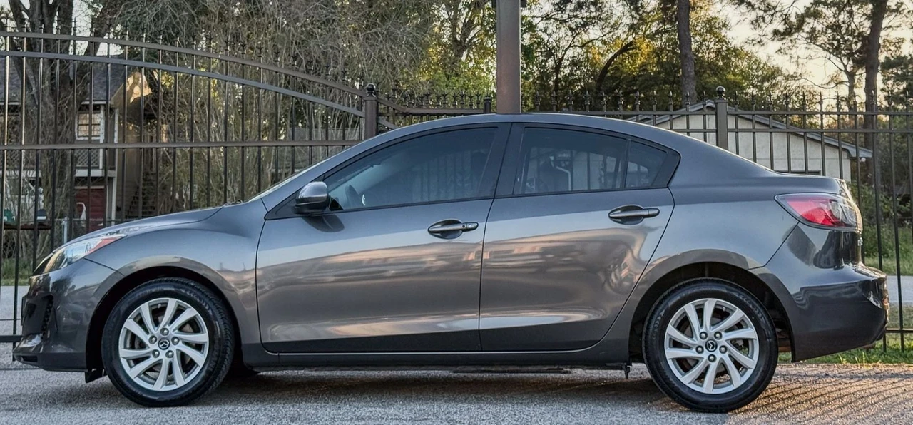 2013 Mazda Mazda 3 2nd Gen - Image 3 of 12