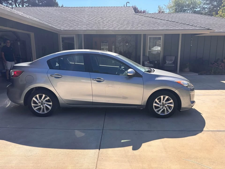 2013 Mazda Mazda 3 2nd Gen - Image 2 of 9