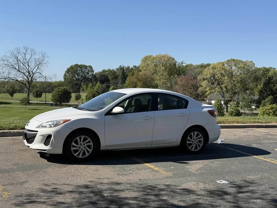 2013 Mazda Mazda 3 2nd Gen - Image 2 of 8