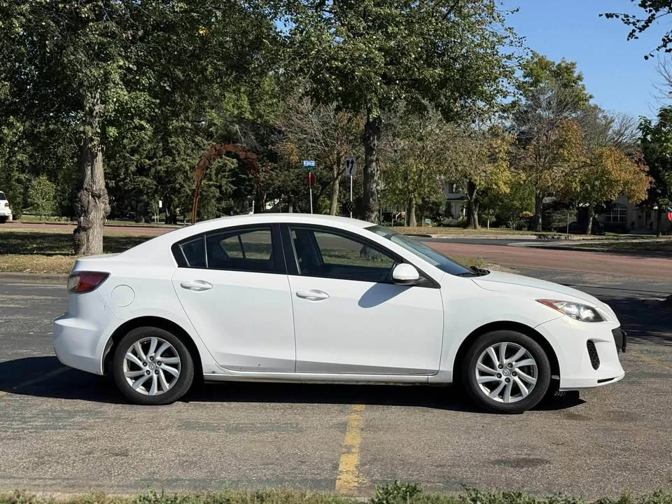 2013 Mazda Mazda 3 2nd Gen - Image 3 of 8
