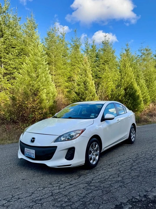 2013 Mazda Mazda 3 2nd Gen - Image 2 of 13