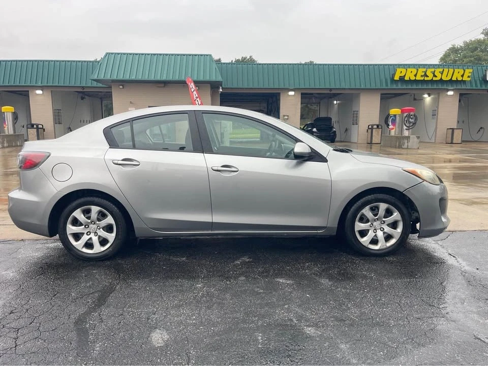 2013 Mazda Mazda 3 2nd Gen - Image 2 of 18