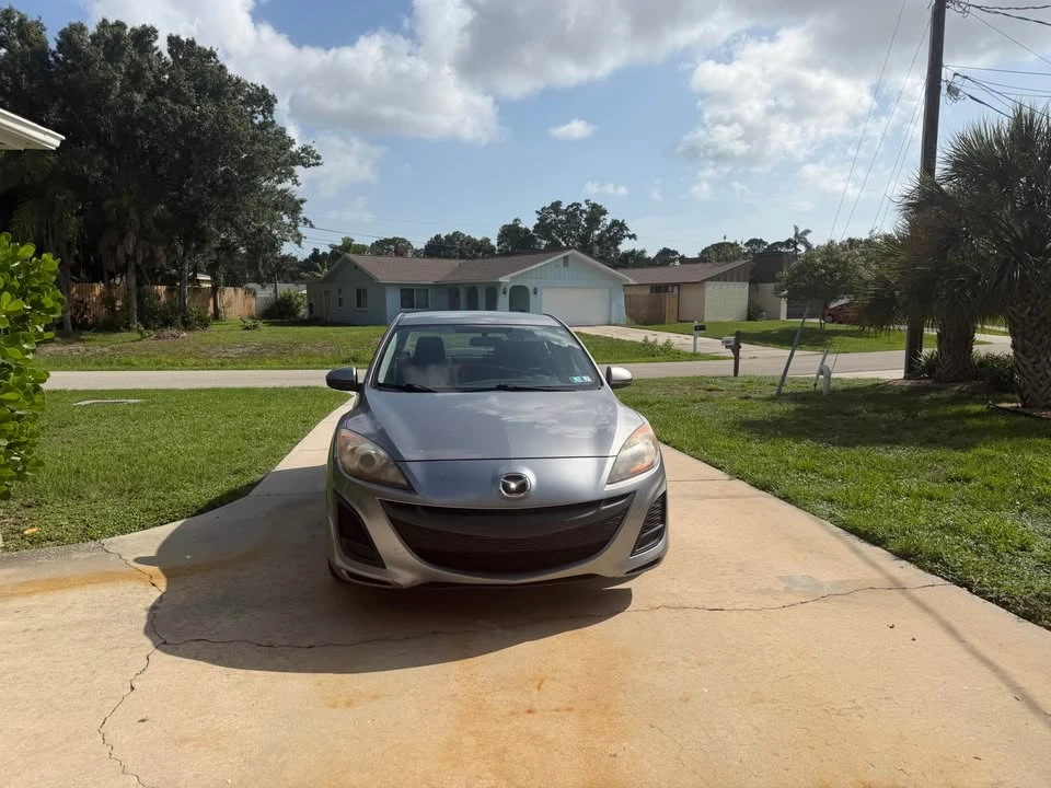 2013 Mazda Mazda 3 2nd Gen - Image 4 of 10