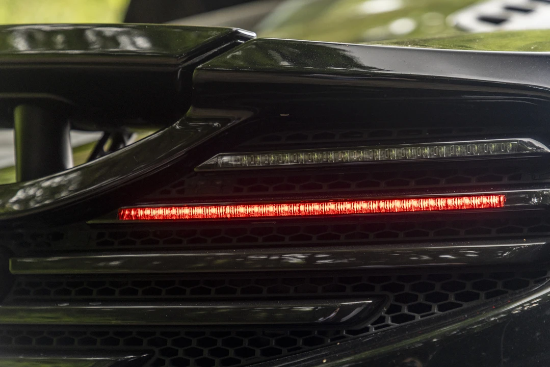 2013 McLaren MP4-12C - Image 23 of 31