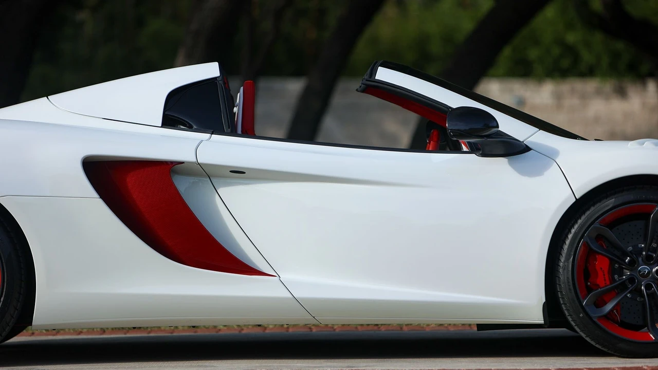 2013 McLaren MP4-12C Spider - Image 31 of 31