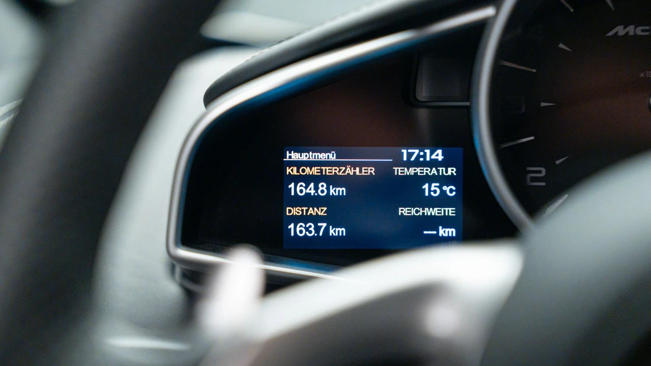 2013 McLaren MP4-12C Spider - Image 8 of 31