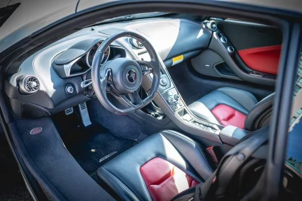2013 McLaren MP4-12C - Image 8 of 10