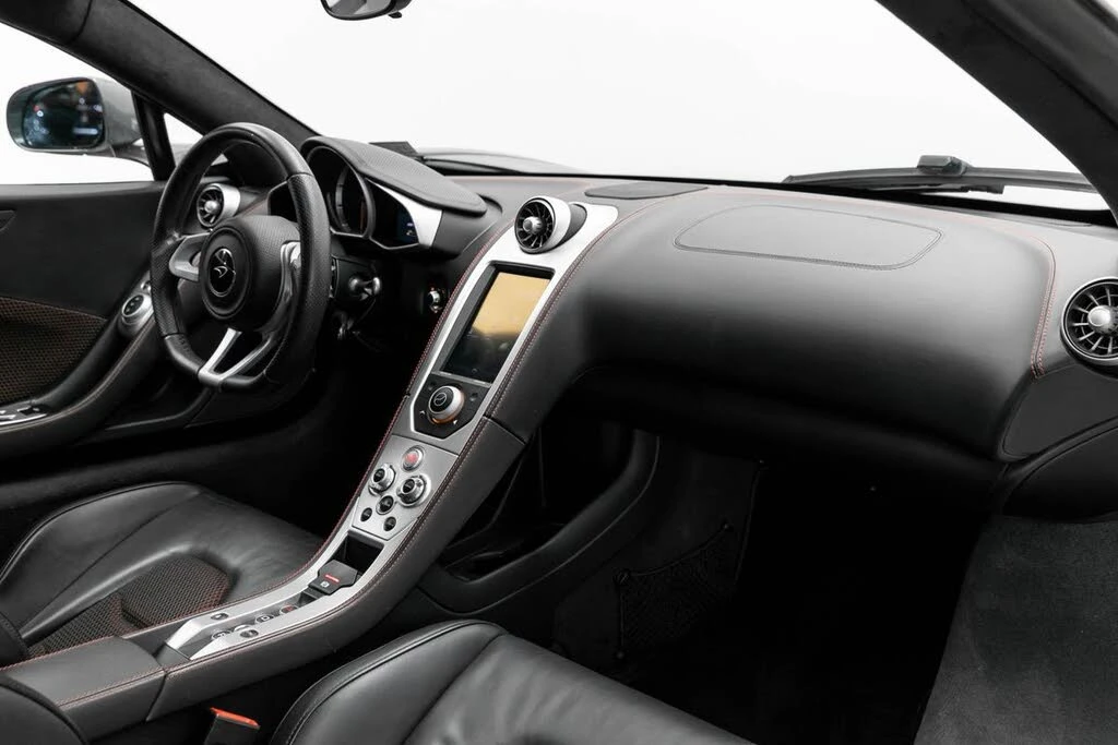 2013 McLaren MP4-12C - Image 18 of 31