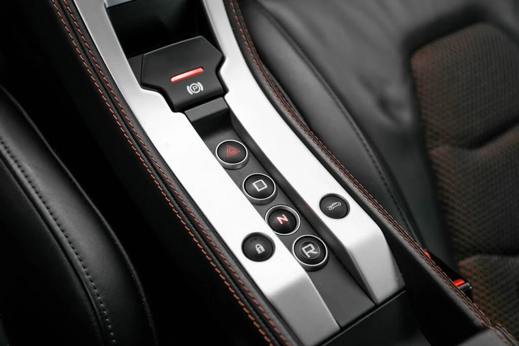 2013 McLaren MP4-12C - Image 30 of 31