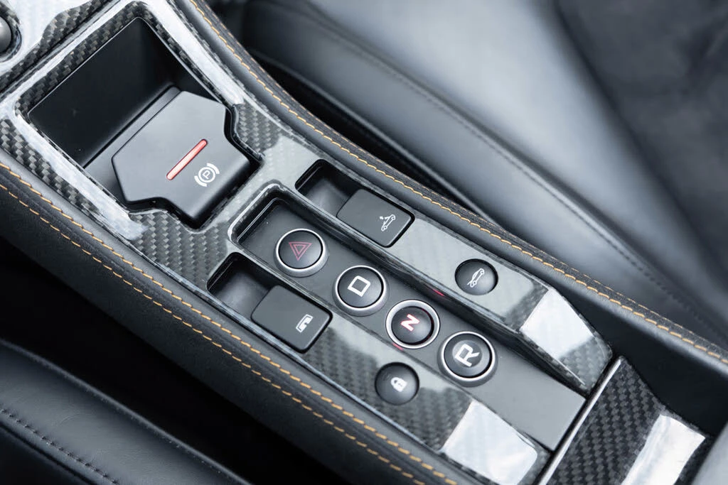 2013 McLaren MP4-12C - Image 27 of 31