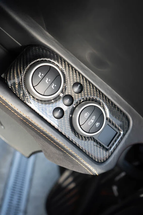 2013 McLaren MP4-12C - Image 13 of 31