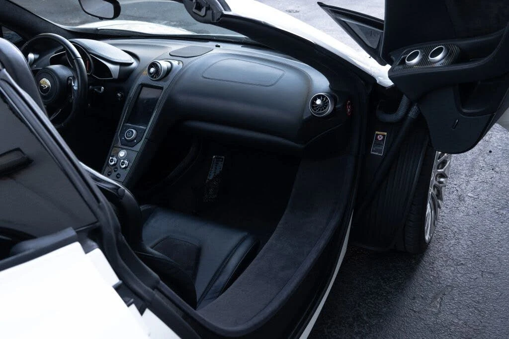 2013 McLaren MP4-12C - Image 27 of 31